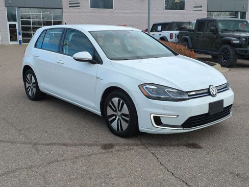 Used 2017 Volkswagen e-Golf SEL Premium image 2