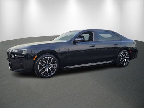 New 2025 BMW 750e xDrive image 3