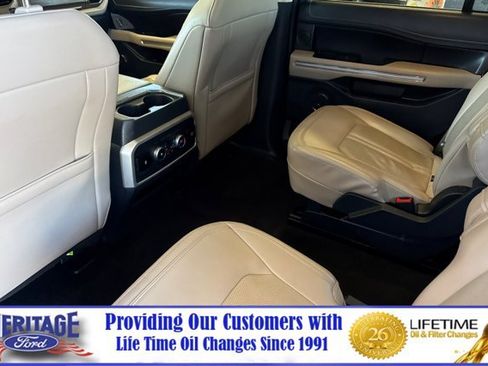 Used 2023 Ford Expedition Limited AWD/4WD image 12