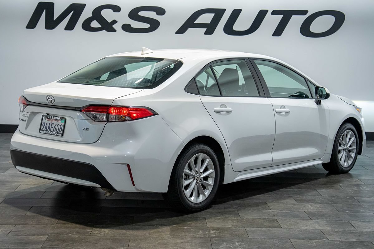 Used 2022 Toyota Corolla LE w/ LE Convenience Package FWD image 2
