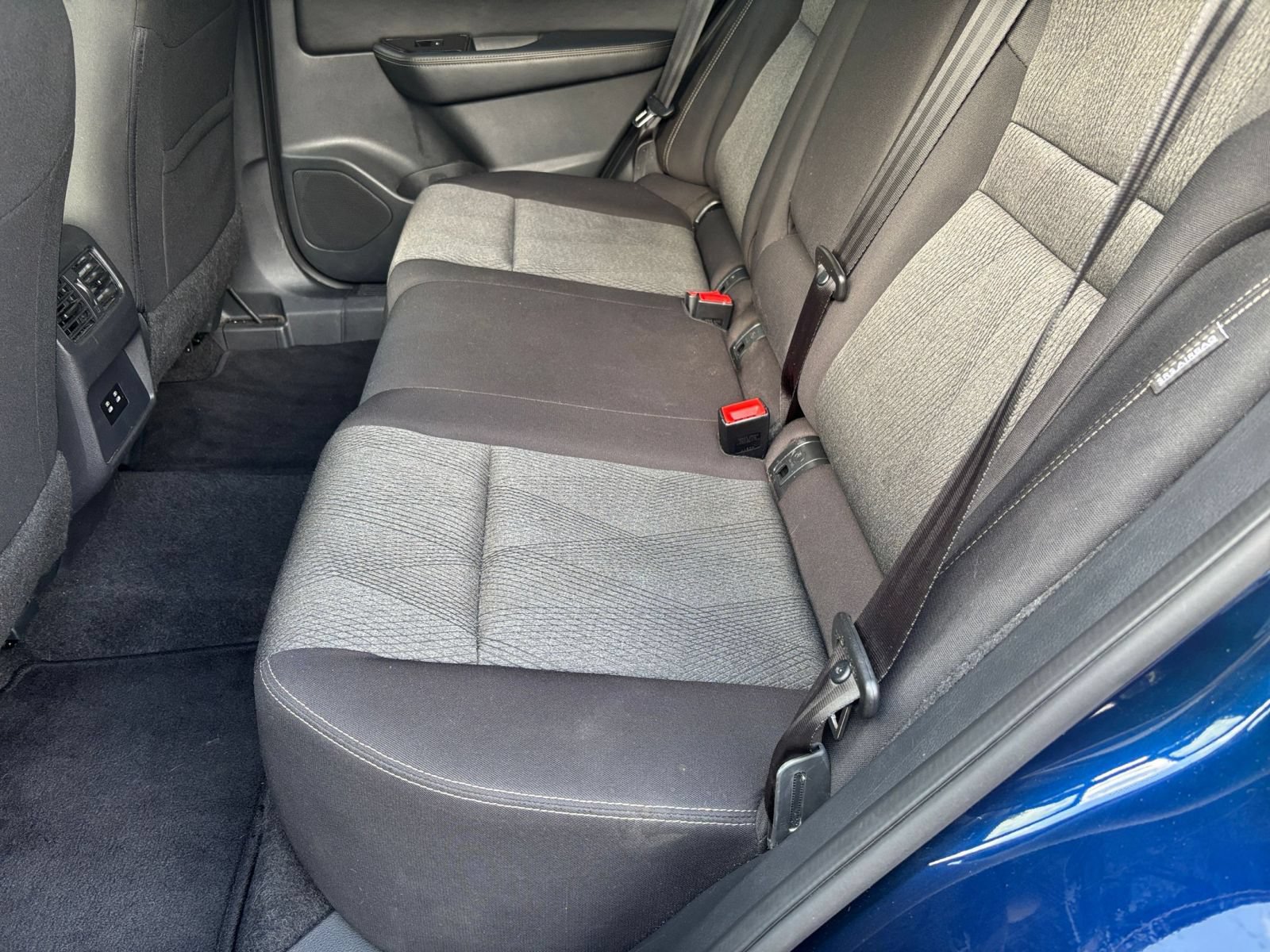 Used 2025 Nissan Rogue SV AWD/4WD image 33