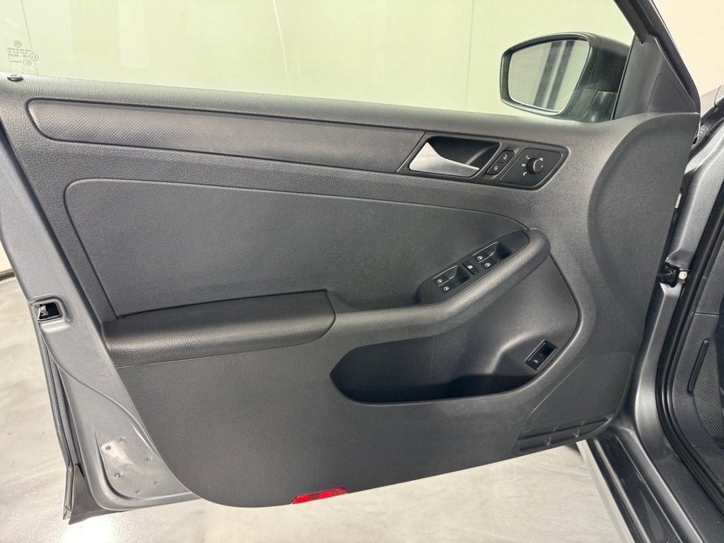 Used 2013 Volkswagen Jetta Sedan FWD image 9