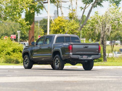 Used 2016 Toyota Tacoma TRD Off-Road w/ Premium & Technology Package RWD image 3