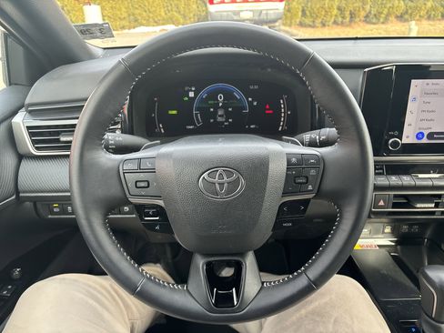 Used 2025 Toyota Camry SE image 18