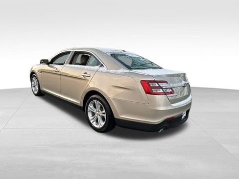 Used 2018 Ford Taurus SE image 5