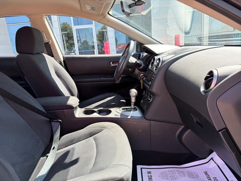 Used 2015 Nissan Rogue S FWD image 25