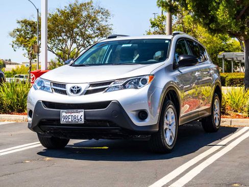 Used 2015 Toyota RAV4 LE FWD image 3