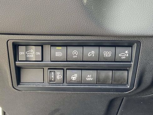 Used 2023 Toyota Tundra Limited w/ Power Package AWD/4WD image 31