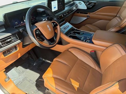Used 2025 Lincoln Aviator Black Label w/ Jet Appearance Package AWD/4WD image 19