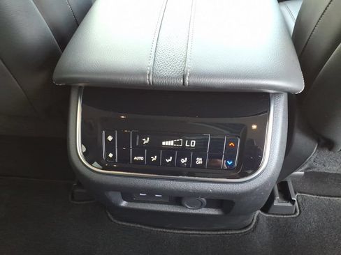 Used 2025 Nissan Armada SV RWD image 18