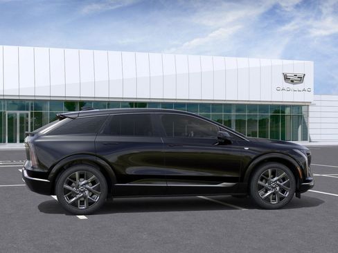 New 2025 Cadillac Optiq Luxury 1 image 5