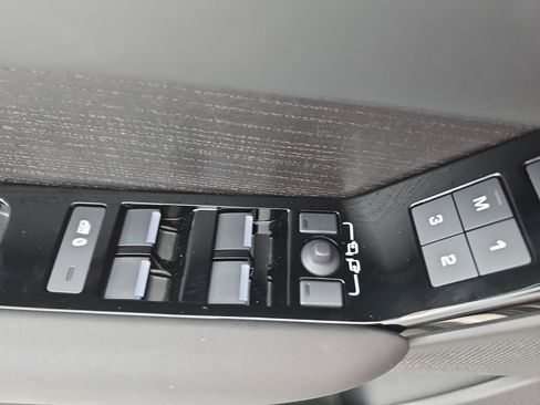 Certified 2026 Land Rover Range Rover Velar Dynamic SE AWD/4WD image 28