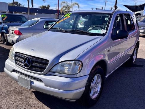 Used 2001 Mercedes-Benz ML 320 4MATIC image 2
