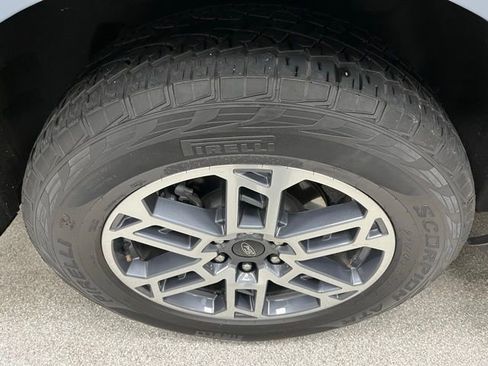 Used 2025 Ford Expedition Active AWD/4WD image 17