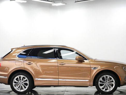 Used 2017 Bentley Bentayga AWD/4WD image 56