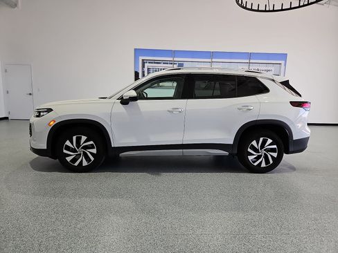 Certified 2025 Volkswagen Tiguan S FWD image 5