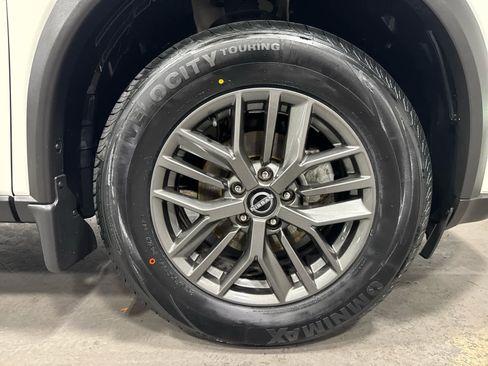 Used 2023 Nissan Rogue S image 31