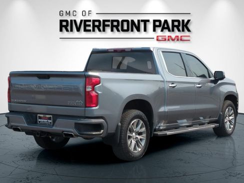 Used 2021 Chevrolet Silverado 1500 High Country w/ Technology Package AWD/4WD image 3