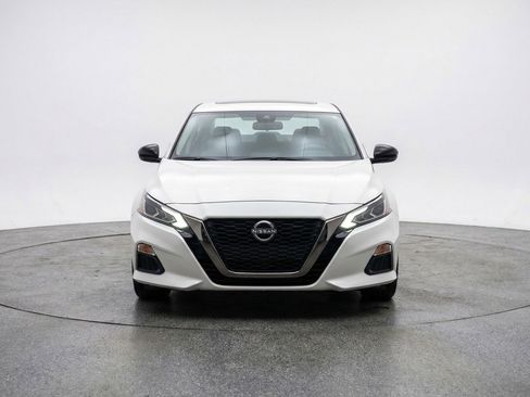 Used 2025 Nissan Altima 2.5 SV FWD image 2