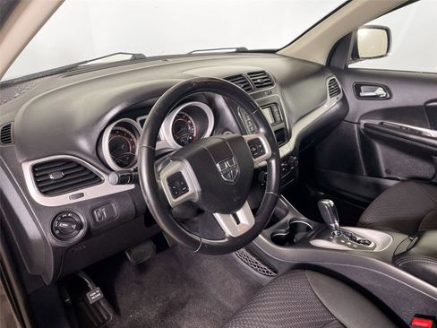 Used 2019 Dodge Journey SE w/ Premium Group image 21