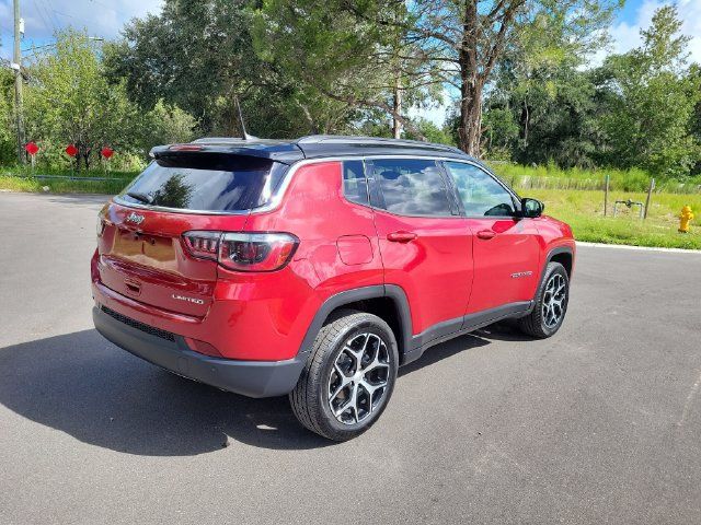 Used 2024 Jeep Compass Limited AWD/4WD image 2