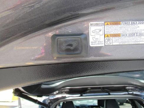 Used 2017 Toyota RAV4 SE w/ Power Special Value Package image 27