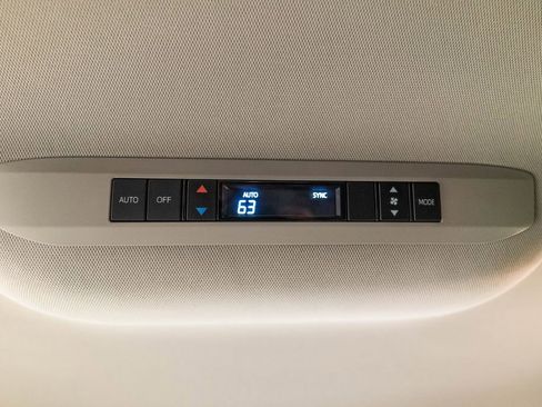 Used 2024 Toyota Sienna LE image 33