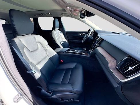 Used 2021 Volvo XC60 T5 Momentum image 30