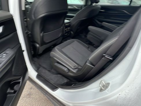 Used 2023 Jeep Grand Cherokee L Laredo image 24