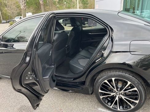 Used 2018 Toyota Camry SE image 17