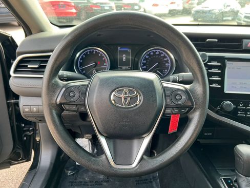 Used 2018 Toyota Camry LE image 15