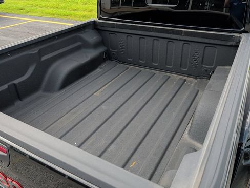 Used 2024 Jeep Gladiator Mojave AWD/4WD image 5