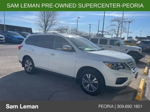 Used 2017 Nissan Pathfinder SL image 2