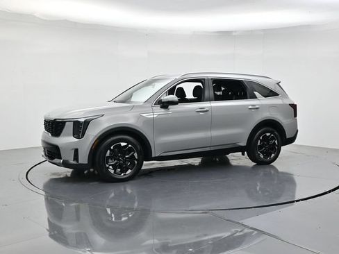 Used 2025 Kia Sorento S FWD image 6