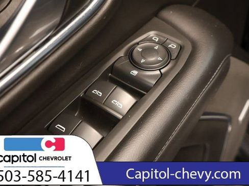 Used 2022 Chevrolet Suburban LT image 11