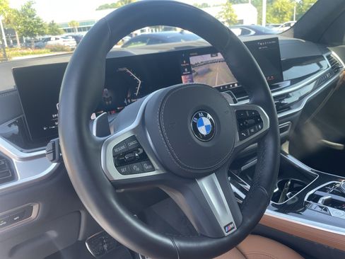 Used 2025 BMW X7 xDrive40i w/ M Sport Package AWD/4WD image 13