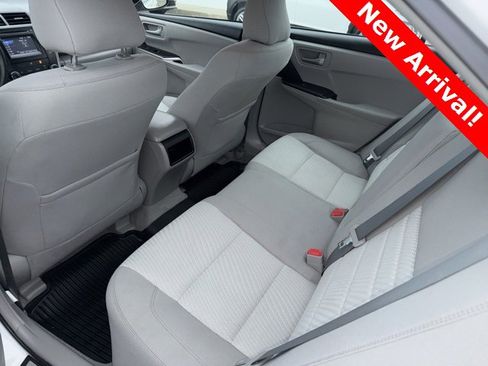 Used 2017 Toyota Camry LE image 6