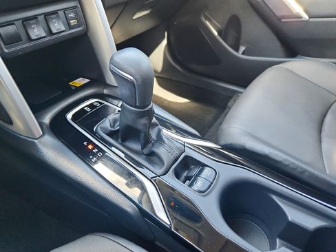 Used 2022 Toyota Corolla Cross XLE w/ Convenience Package image 23