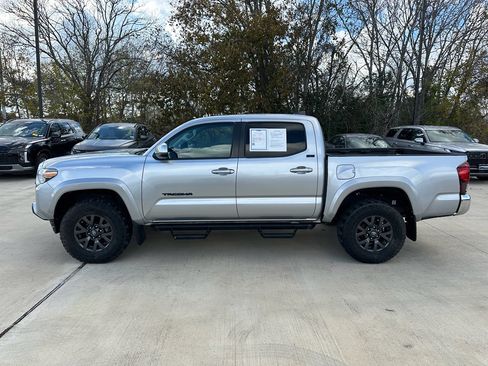 Used 2022 Toyota Tacoma SR5 w/ SR5 Appearance Package (SM) image 8