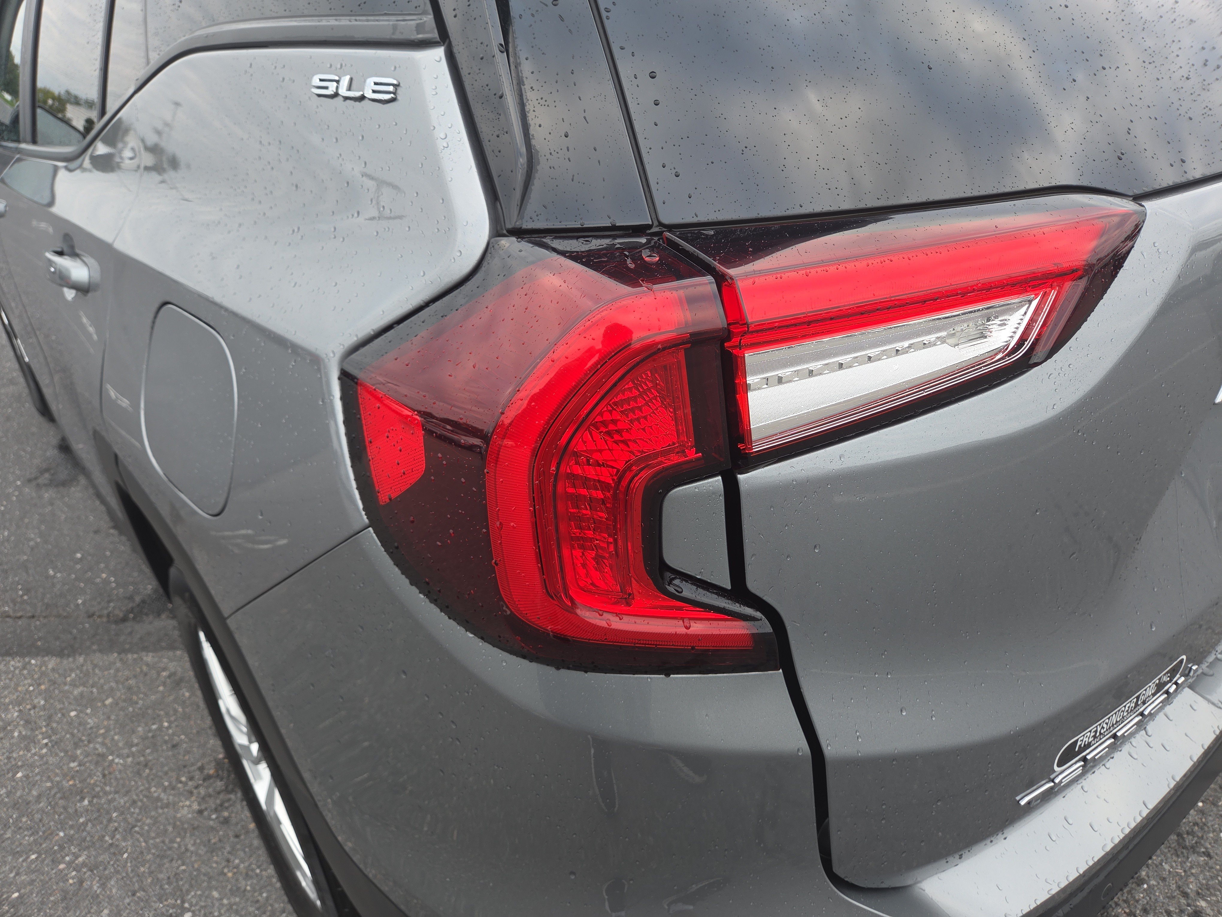 Used 2023 GMC Terrain SLE w/ Driver Convenience Package FWD image 13