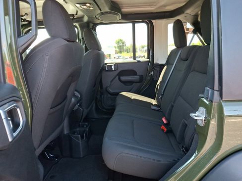 Used 2022 Jeep Wrangler Unlimited Sport AWD/4WD image 11