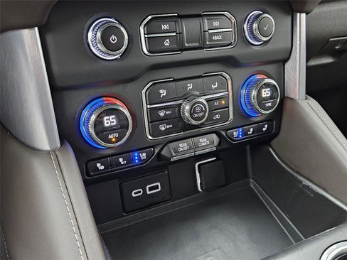 Used 2023 GMC Yukon SLT AWD/4WD image 20