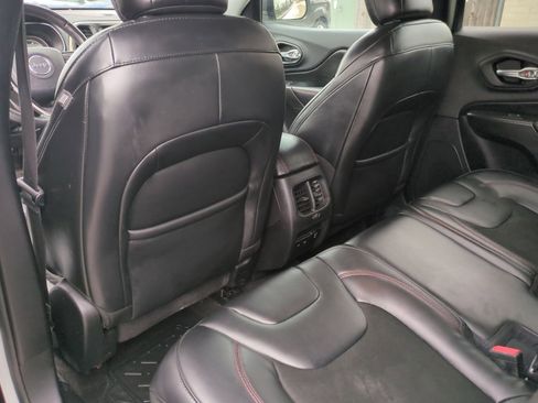 Used 2020 Jeep Cherokee Trailhawk image 29