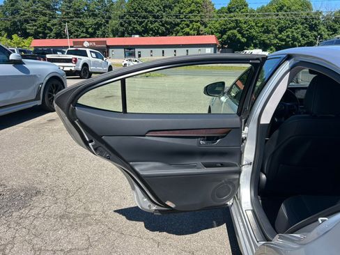 Used 2016 Lexus ES 350 w/ Navigation System Package FWD image 18
