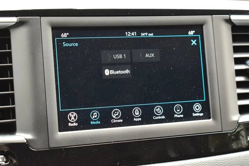 Used 2018 Chrysler Pacifica Touring-L FWD image 22
