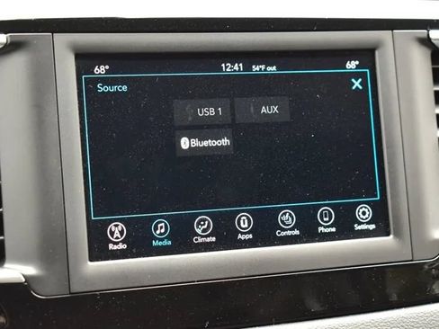 Used 2018 Chrysler Pacifica Touring-L FWD image 22