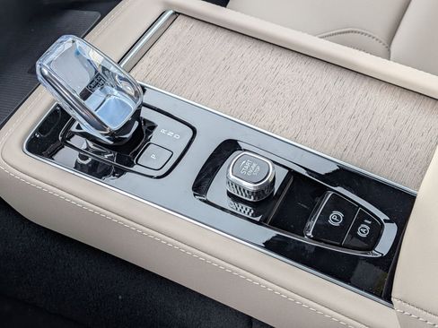 New 2026 Volvo XC90 T8 Plus w/ Protection Package Premier image 14