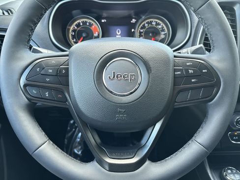 Used 2022 Jeep Cherokee Trailhawk w/ Comfort/Convenience Group AWD/4WD image 12