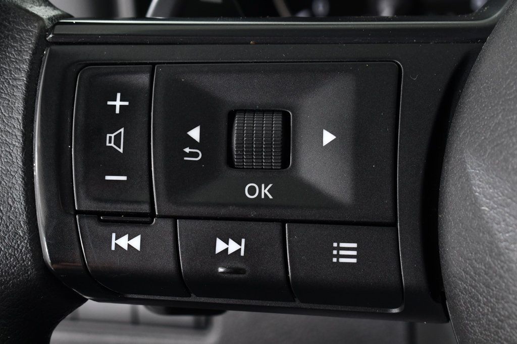 Used 2024 Nissan Rogue SV AWD/4WD image 31