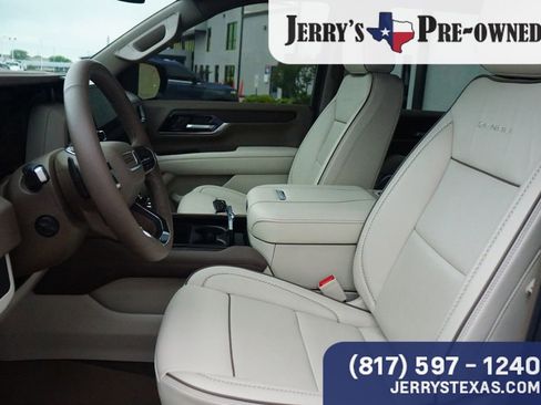 Used 2025 GMC Yukon XL Denali w/ Sun & Power Step Package image 18